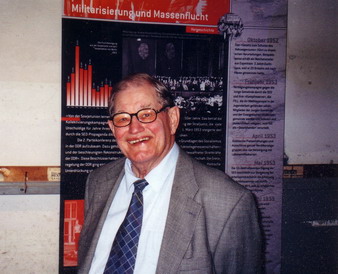 Benno von Heynitz 2003 in der Gedenkstätte Bautzen