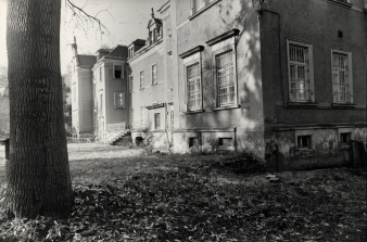 Haus C 16 - In den Jahren 1940/41 Ort des nationalsozialistischen Massenmordes, Aufnahme von 1995, Harald Hauswald/OSTKREUZ, Bildarchiv der Stiftung Sächsische Gedenkstätten