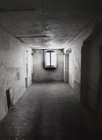 Gaskammer der Tötungsanstalt Sonnenstein, Zustand 1995, Fotograf Jürgen Lösel (Dresden), Archiv der Gedenkstätte Pirna-Sonnenstein Gaskammer der Tötungsanstalt Sonnenstein, Zustand 1995, Fotograf Jürgen Lösel (Dresden), Archiv der Gedenkstätte Pirna-Sonnenstein