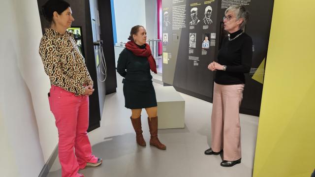 Im Ausstellungsraum über die sowjetischen Speziallager der Ausstellung "Mut und Ohnmacht" (© StSG/Erinnerungsort Torgau)