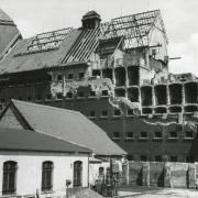 Zerstörter Südflügel der früheren Untersuchungshaftanstalt, 1957 (© Gedenkstätte Münchner Platz Dresden)