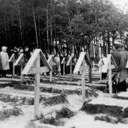 Beerdigung auf dem sogenannten Italienerfriedhof von Zeithain, 1944/45 (© Gedenkstätte Ehrenhain Zeithain)