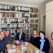 Direktorin des Nationalarchivs der Republik Kasachstan Sagila Nurlanova (2. v. r.) zu Besuch in der Dokumentationsstelle