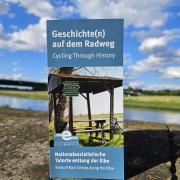 Der überarbeitete Flyer: "Geschichte(n) auf dem Radweg" (© Archiv StSG/Erinnerungsort Torgau)