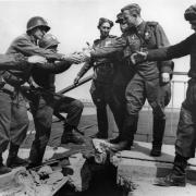 Handschlag an der Elbe, 26. April 1945, Foto: Allan Jackson