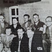 Collage einer inszenierten Aufnahme im KZ Hohnstein (Sächsisches Hauptstaatsarchiv Dresden) und eines Zeitungsartikels