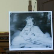 Die Reproduktion des Bildes "Tante Marianne" wurde 2018 der Gedenkstätte Großschweidnitz übergeben. (Foto: Sächsisches Staatsministerium für Soziales und Gesellschaftlichen Zusammenhalt)