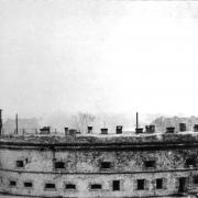 Das Gefängnis Fort Zinna mit Wachturm, 1950er Jahre (© Archiv StSG/Erinnerungsort Torgau))