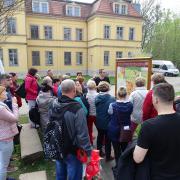 Besuchergruppe vor der Gedenkstätte Pirna-Sonnenstein, 2018 (© StSG/GSPS)