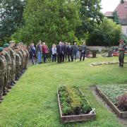 Kriegsgräberpflegeeinsatz Zeithain – Gedenken auf dem Kirchfriedhof Lorenzkirch am 26. August 2021 (© Dieter Worgul)