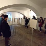 Studierende im Gedenkbereich der Gedenkstätte Pirna-Sonnenstein (© StSG/GSPS)