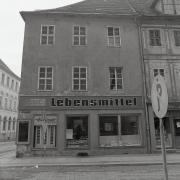 Lebensmittelgeschäft in der Leipziger Straße in Torgau im Januar 1969 (Fotograf Manfred Bräunlich) | © ABL / Stiftung Fotoa