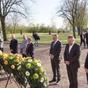taatsministerin Barbara Klepsch erinnert an die Befreiung des Kriegsgefangenenlagers Zeithain (© StSG / GSEZ)