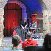 Christian Fischers „Franz Hackel: Die banalen Lieder“ (© StSG/GSMP, Maja Andert)