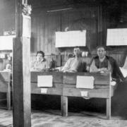 Italienische Tuberkulosekranke in einer Baracke des Lagers Zeithain nach der Befreiung 1945 (© Gedenkstätte Ehrenhain Zeithain)