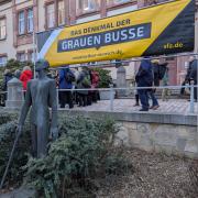 Gedenkveranstaltung der SFZ Förderzentrum gGmbH in Chemnitz mit Eröffnung des Denkmals der „Grauen Busse“ (© StSG)