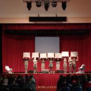Theateraufführung „Das Kinderkrankenhaus von Rothenburgsort. Oder: Keine Ahnung!“ in der Riesaer Stadthalle (© StSG)