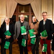 Wolfgang Howald (zweiter von links) ist vom Sächsischen Kulturministerium ausgezeichnet worden.