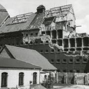 Zerstörter Südflügel der Haftanstalt auf der George-Bähr-Straße (© Gedenkstätte Münchner Platz Dresden)