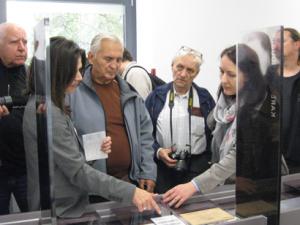 Besuchergruppe in der ständigen Ausstellung