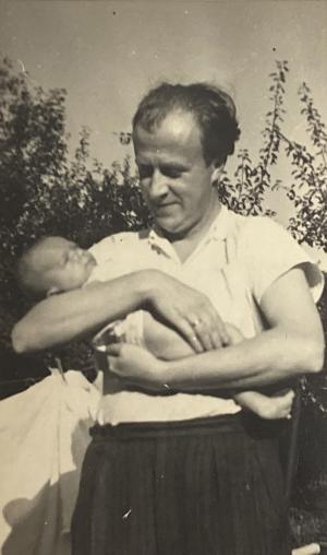 Lothar Däßler mit Sohn – Däßler wurde 1951 durch ein sowjetisches Militärtribunal in Dresden zum Tode verurteilt, Quelle: Privatbesitz Matthias Däßler, Berlin