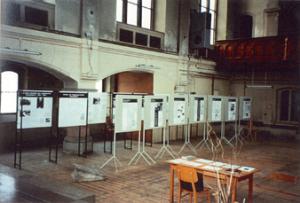 Ausstellung zu den NS-Krankenmorden in der ehemaligen Anstaltskirche auf dem Sonnenstein, 1993