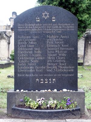 Gedenkstein für die Opfer des Nationalsozialismus auf dem Neuen Israelitischen Friedhof Dresden © Archiv GMPD 