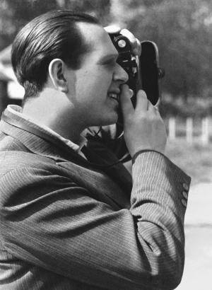 Fred Stein mit seiner Leica, 1937