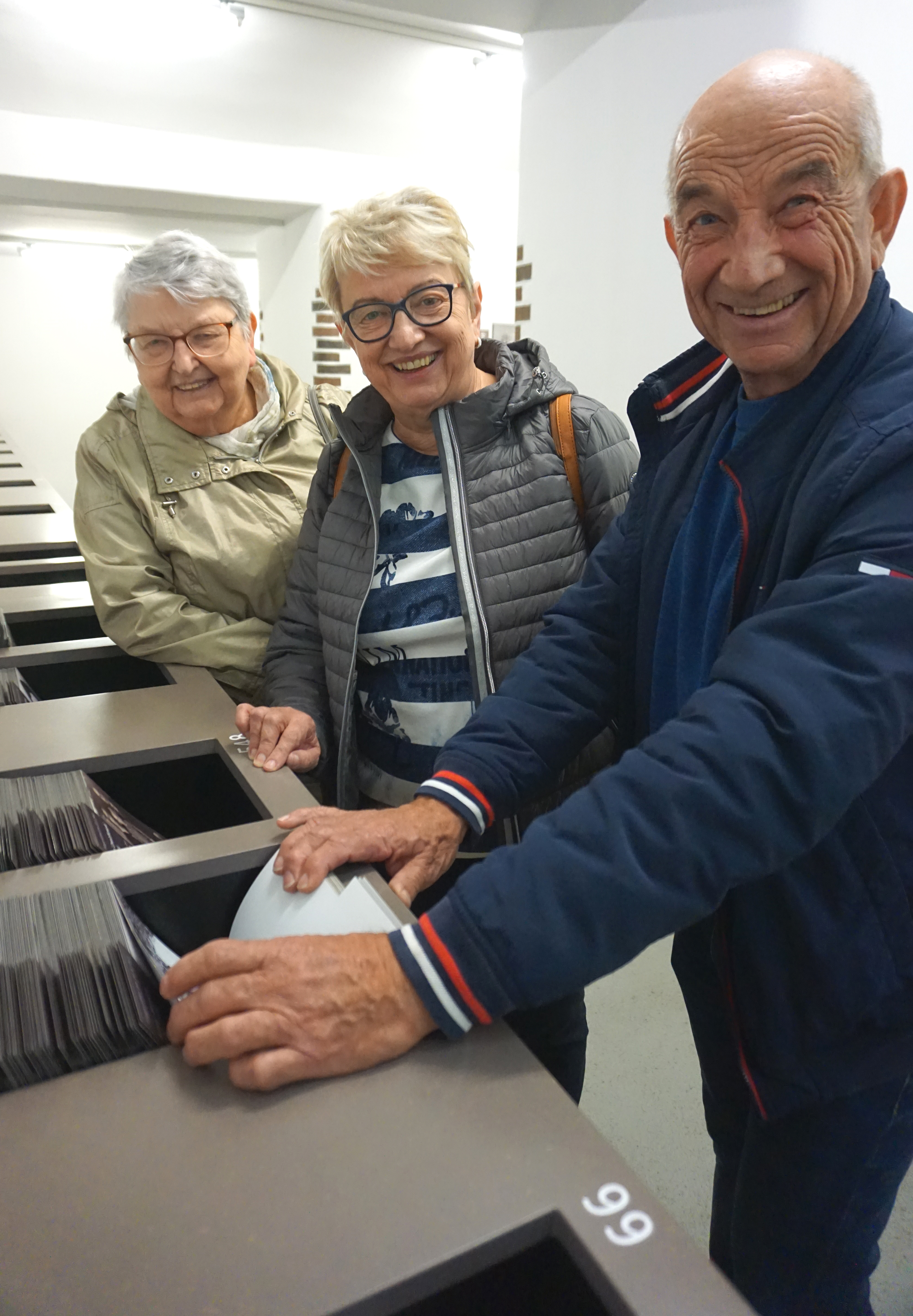 Die drei Enkel in der Dauerausstellung der Gedenkstätte